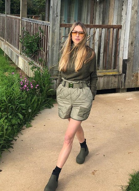 pegzan l 610x610 shorts olivegreen khaki blogger sweater sunglasses pernilleteisbaek instagram monochromeoutfit