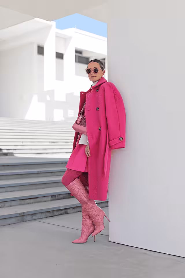 which colors go with pink