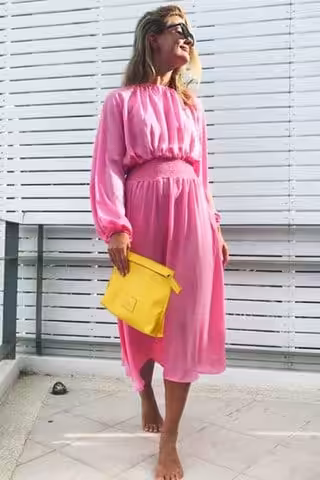 which colors go with pink