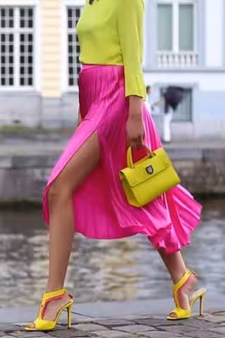 which colors go with pink