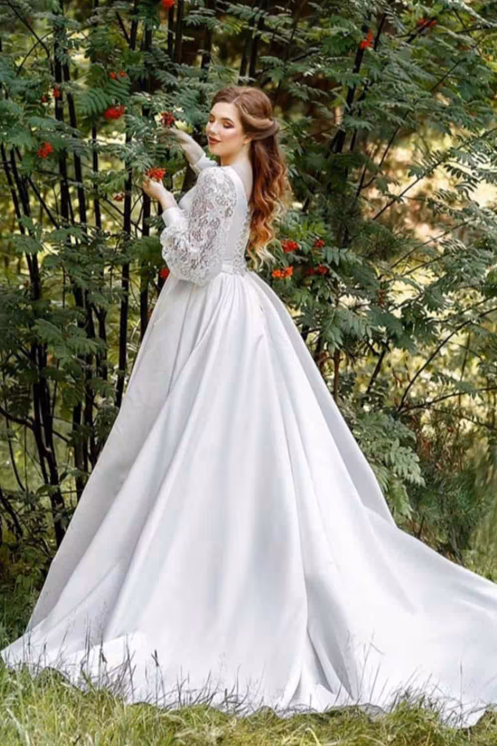 Flattering Wedding Dress For Plus Size