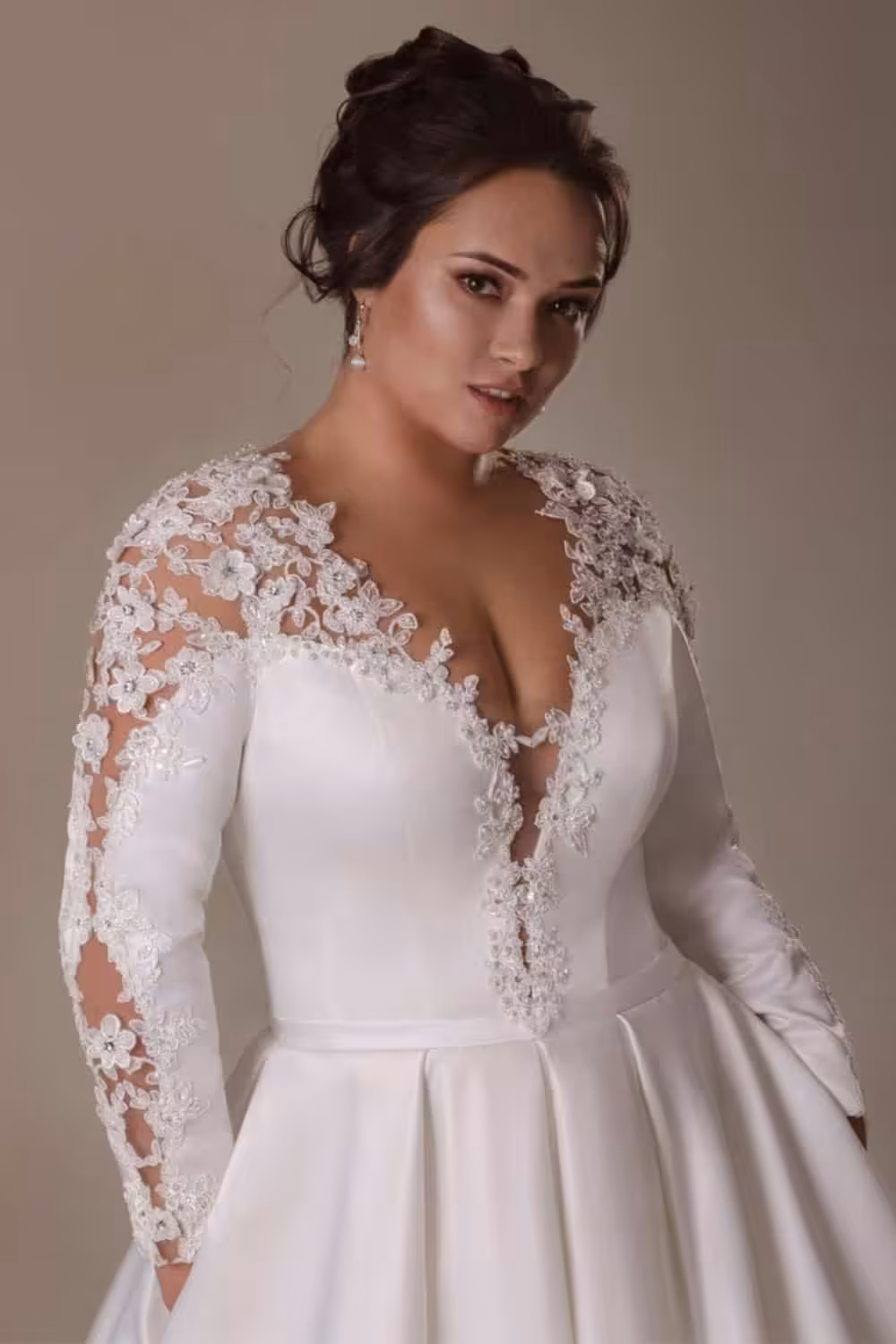Flattering Wedding Dress For Plus Size